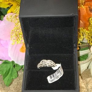 BRAND NEW SIMPLY VERA VERA WANG RING💍💋